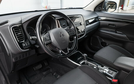 Mitsubishi Outlander III рестайлинг 3, 2021 год, 2 649 000 рублей, 17 фотография