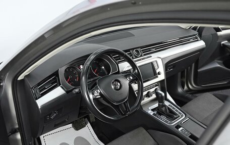 Volkswagen Passat B8 рестайлинг, 2017 год, 1 735 000 рублей, 6 фотография