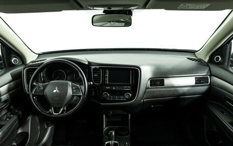 Mitsubishi Outlander III рестайлинг 3, 2016 год, 1 399 585 рублей, 14 фотография
