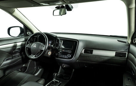 Mitsubishi Outlander III рестайлинг 3, 2016 год, 1 399 585 рублей, 10 фотография
