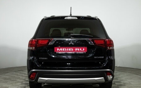Mitsubishi Outlander III рестайлинг 3, 2016 год, 1 399 585 рублей, 7 фотография