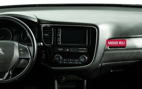 Mitsubishi Outlander III рестайлинг 3, 2016 год, 1 399 585 рублей, 15 фотография