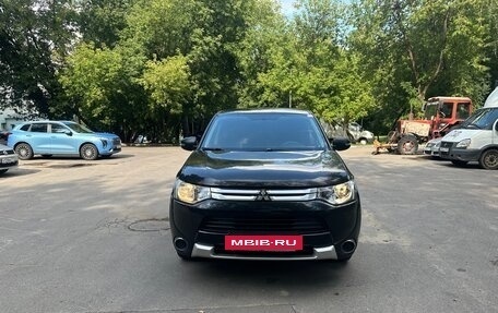 Mitsubishi Outlander III рестайлинг 3, 2014 год, 1 230 000 рублей, 2 фотография