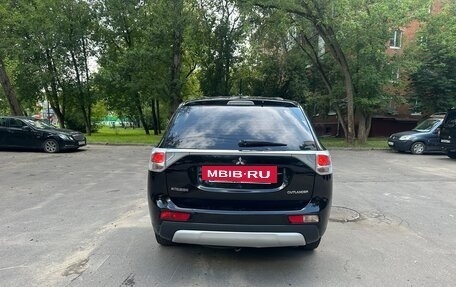 Mitsubishi Outlander III рестайлинг 3, 2014 год, 1 230 000 рублей, 6 фотография