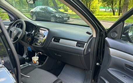 Mitsubishi Outlander III рестайлинг 3, 2014 год, 1 230 000 рублей, 10 фотография
