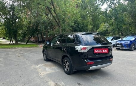Mitsubishi Outlander III рестайлинг 3, 2014 год, 1 230 000 рублей, 7 фотография