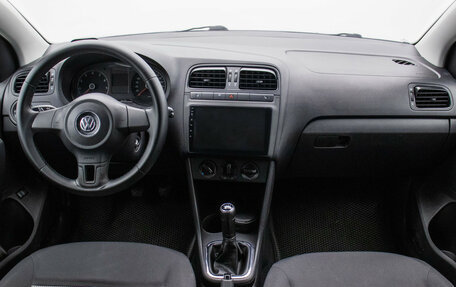 Volkswagen Polo VI (EU Market), 2011 год, 630 000 рублей, 14 фотография