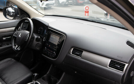 Mitsubishi Outlander III рестайлинг 3, 2015 год, 1 478 000 рублей, 8 фотография