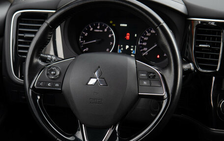Mitsubishi Outlander III рестайлинг 3, 2015 год, 1 478 000 рублей, 13 фотография