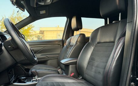 Mitsubishi Outlander III рестайлинг 3, 2021 год, 2 900 000 рублей, 8 фотография