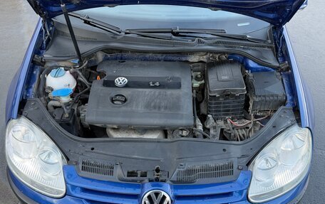 Volkswagen Golf V, 2004 год, 395 000 рублей, 21 фотография