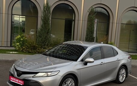 Toyota Camry, 2018 год, 2 650 000 рублей, 10 фотография