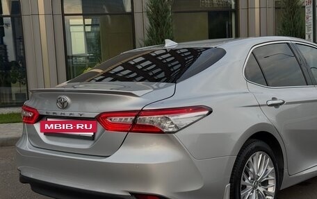 Toyota Camry, 2018 год, 2 650 000 рублей, 4 фотография