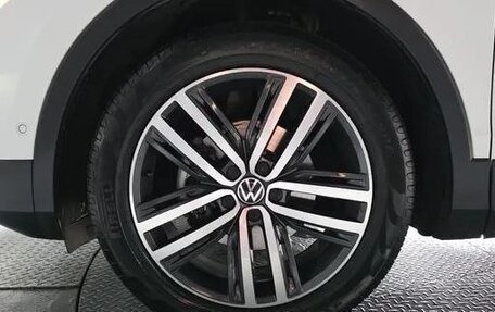 Volkswagen Tiguan II, 2021 год, 3 250 000 рублей, 10 фотография