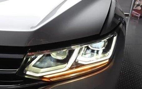 Volkswagen Tiguan II, 2021 год, 3 250 000 рублей, 12 фотография