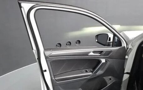 Volkswagen Tiguan II, 2021 год, 3 250 000 рублей, 16 фотография