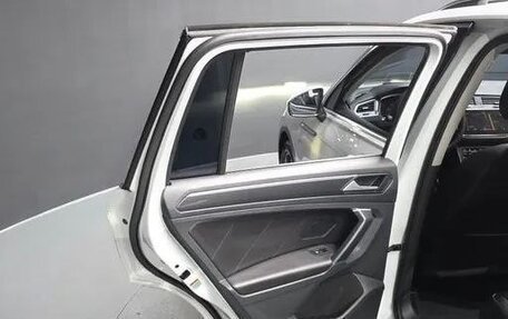 Volkswagen Tiguan II, 2021 год, 3 250 000 рублей, 17 фотография