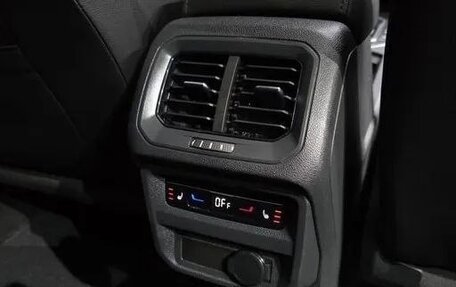 Volkswagen Tiguan II, 2021 год, 3 250 000 рублей, 19 фотография