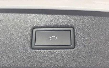 Volkswagen Tiguan II, 2021 год, 3 250 000 рублей, 28 фотография