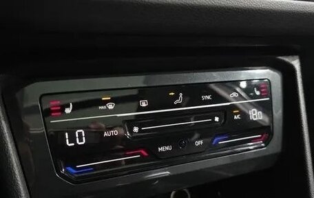 Volkswagen Tiguan II, 2021 год, 3 250 000 рублей, 26 фотография
