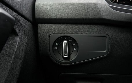 Volkswagen Tiguan II, 2018 год, 2 950 000 рублей, 13 фотография