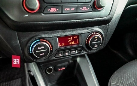 KIA Rio III рестайлинг, 2013 год, 800 000 рублей, 16 фотография