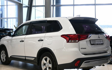 Mitsubishi Outlander III рестайлинг 3, 2018 год, 1 550 000 рублей, 4 фотография