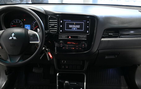 Mitsubishi Outlander III рестайлинг 3, 2018 год, 1 550 000 рублей, 7 фотография