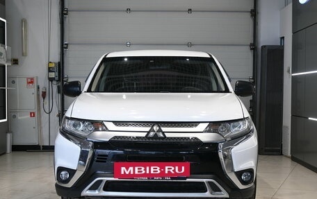 Mitsubishi Outlander III рестайлинг 3, 2018 год, 1 550 000 рублей, 2 фотография