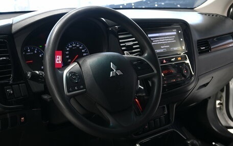 Mitsubishi Outlander III рестайлинг 3, 2018 год, 1 550 000 рублей, 6 фотография