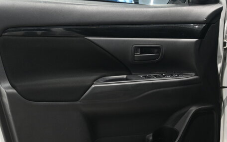 Mitsubishi Outlander III рестайлинг 3, 2018 год, 1 550 000 рублей, 15 фотография