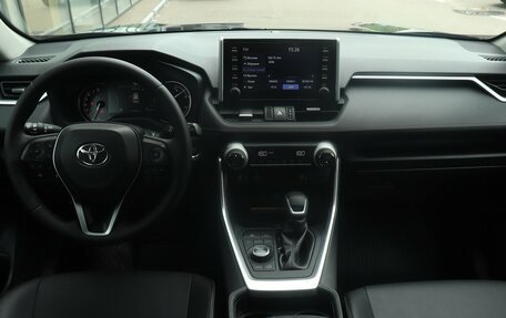 Toyota RAV4, 2019 год, 3 150 000 рублей, 7 фотография