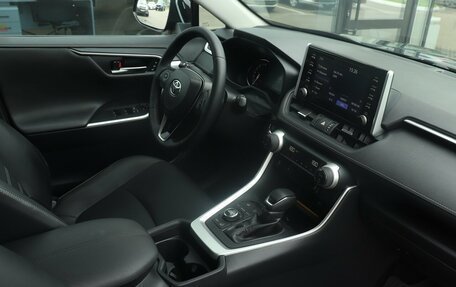 Toyota RAV4, 2019 год, 3 150 000 рублей, 6 фотография
