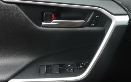 Toyota RAV4, 2019 год, 3 150 000 рублей, 9 фотография