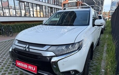 Mitsubishi Outlander III рестайлинг 3, 2019 год, 2 100 000 рублей, 1 фотография
