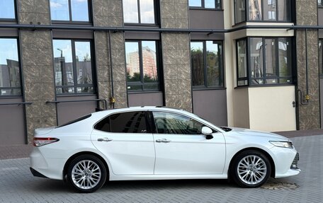 Toyota Camry, 2019 год, 2 390 000 рублей, 6 фотография