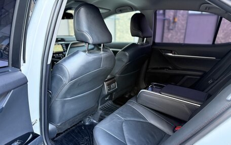 Toyota Camry, 2019 год, 2 390 000 рублей, 10 фотография