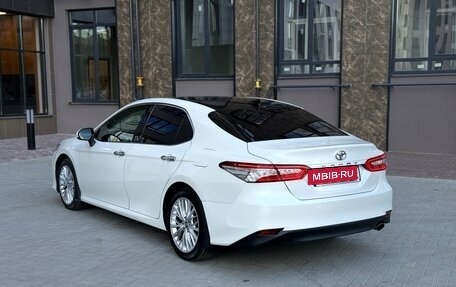Toyota Camry, 2019 год, 2 390 000 рублей, 3 фотография