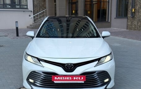 Toyota Camry, 2019 год, 2 390 000 рублей, 8 фотография