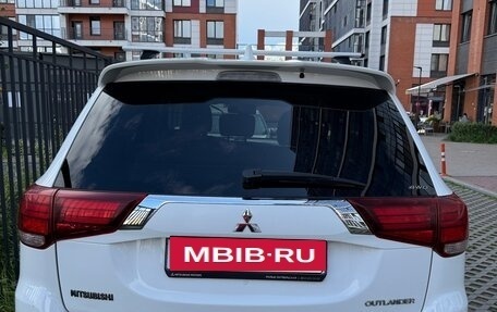 Mitsubishi Outlander III рестайлинг 3, 2019 год, 2 100 000 рублей, 3 фотография