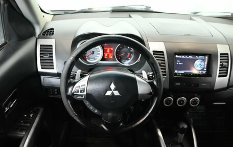 Mitsubishi Outlander III рестайлинг 3, 2006 год, 1 100 000 рублей, 11 фотография
