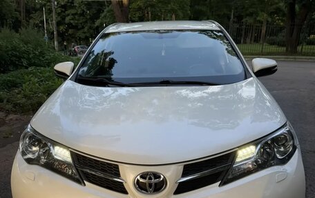 Toyota RAV4, 2015 год, 1 850 000 рублей, 10 фотография