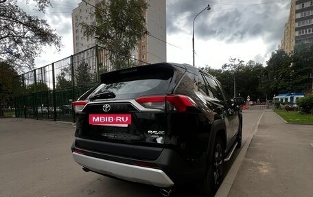 Toyota RAV4, 2023 год, 3 650 000 рублей, 7 фотография