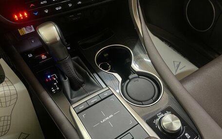 Lexus RX IV рестайлинг, 2020 год, 5 749 000 рублей, 17 фотография