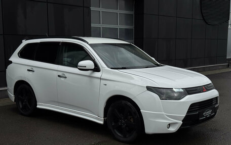 Mitsubishi Outlander III рестайлинг 3, 2013 год, 1 400 000 рублей, 3 фотография