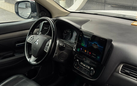 Mitsubishi Outlander III рестайлинг 3, 2013 год, 1 400 000 рублей, 14 фотография