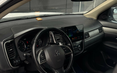 Mitsubishi Outlander III рестайлинг 3, 2013 год, 1 400 000 рублей, 15 фотография