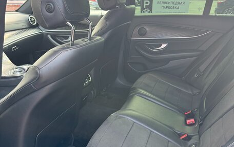 Mercedes-Benz E-Класс, 2019 год, 3 300 000 рублей, 8 фотография