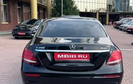 Mercedes-Benz E-Класс, 2019 год, 3 300 000 рублей, 5 фотография
