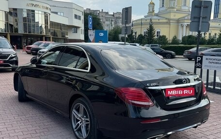 Mercedes-Benz E-Класс, 2019 год, 3 300 000 рублей, 6 фотография